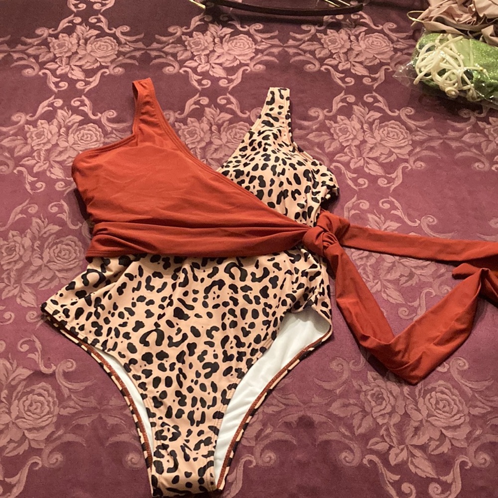Brand new one piece  swimsuite , leopard and brown beautiful